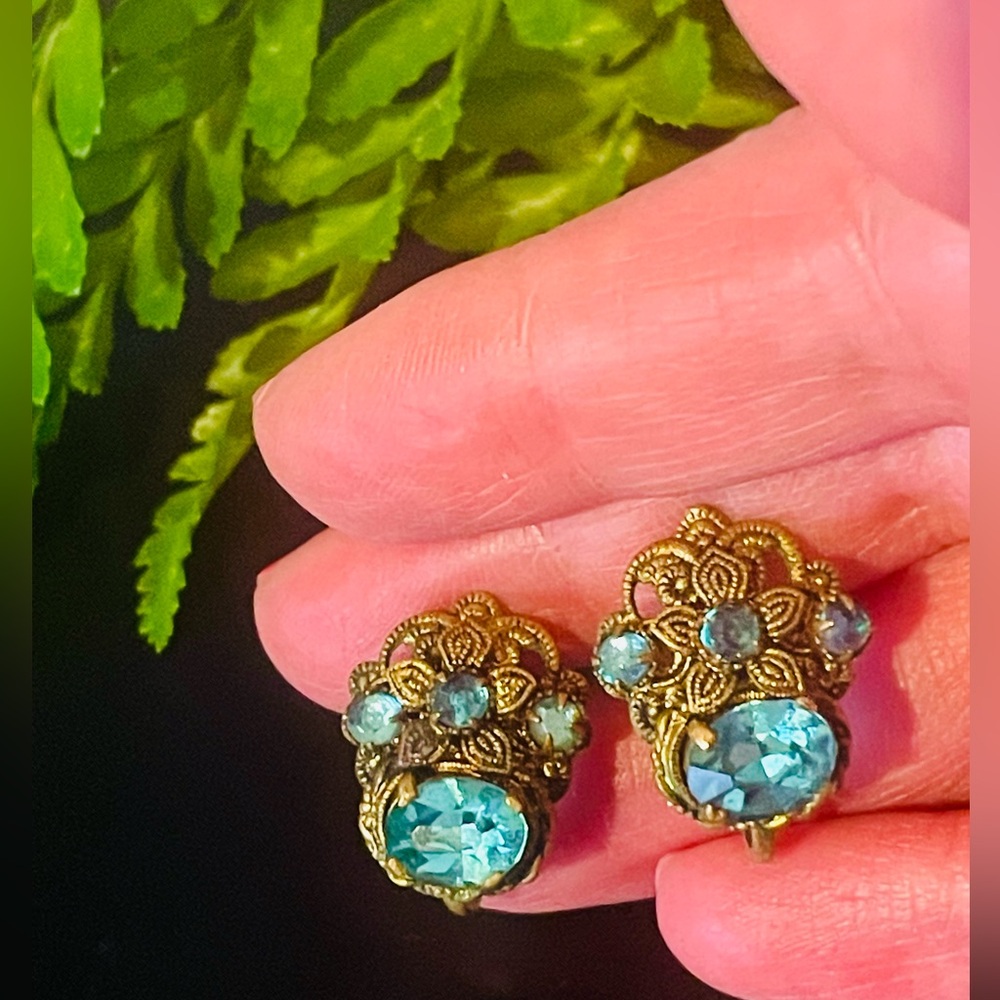 Antique Czech Aquamarine Blue Rhinestone Screw Back Earrings - Picture 3 of 8